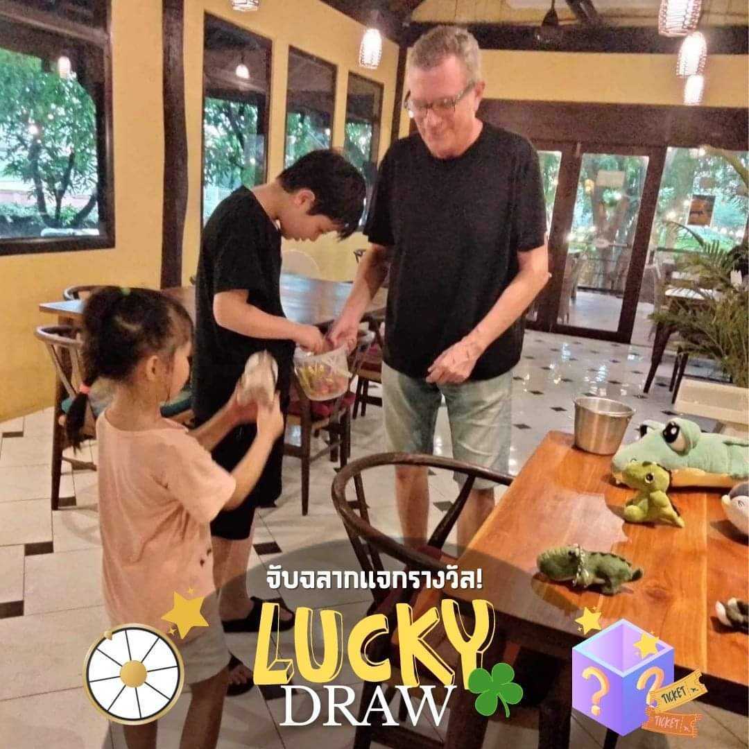 Triplets Eat & Play - Lucky Night